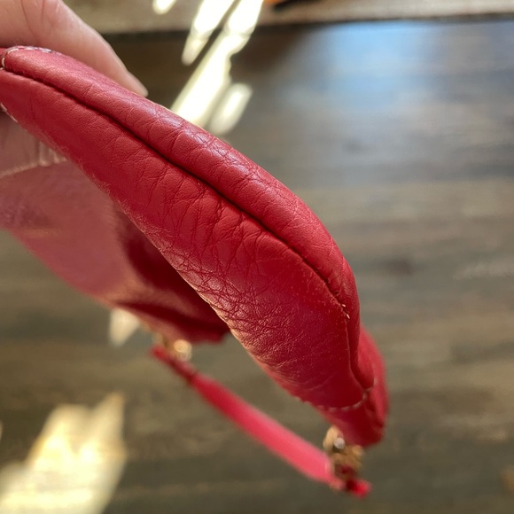 Stunning red leather Prada bag. - Picture 7 of 11